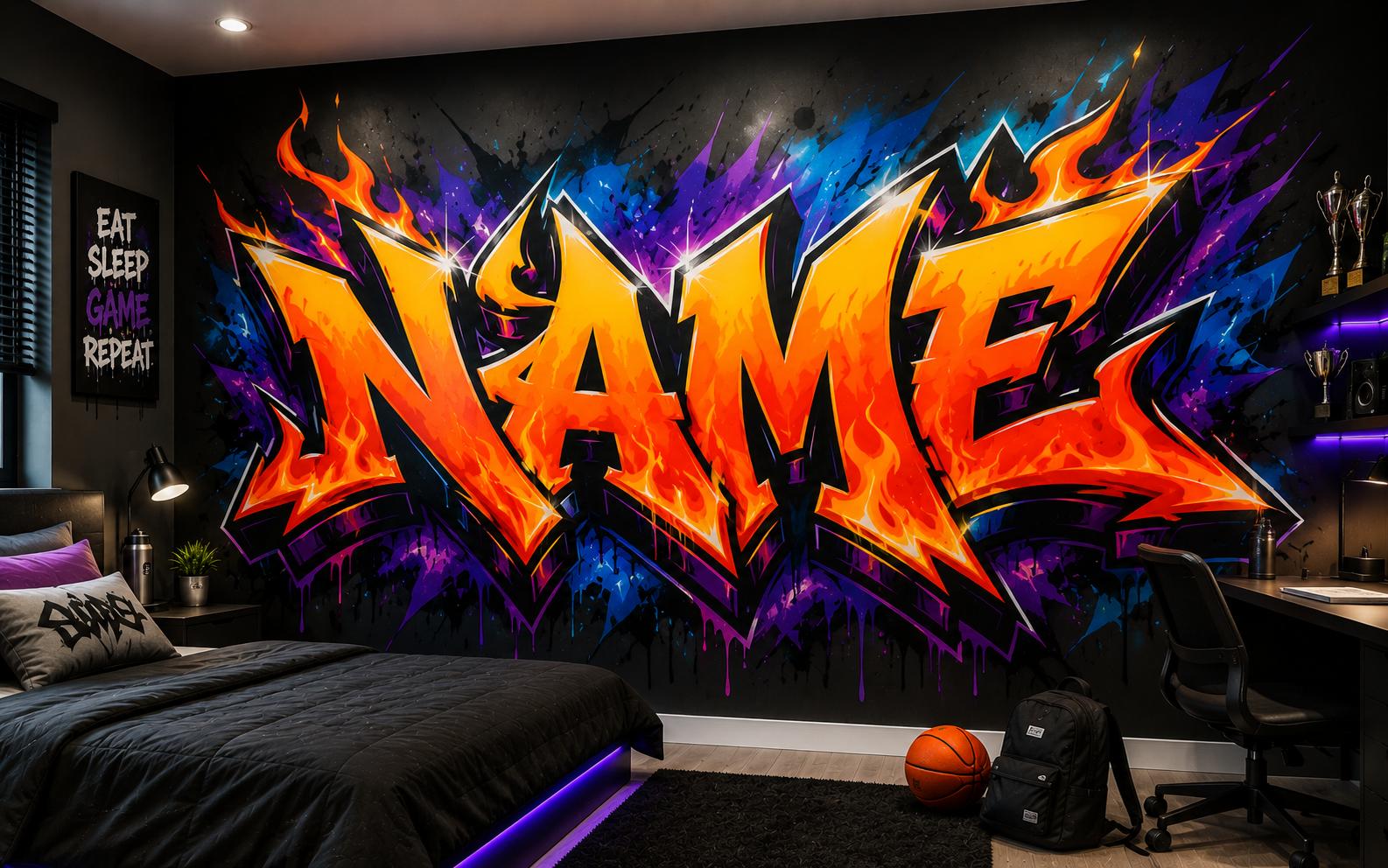 Sfeer-impressie tienerkamer met een naam in vlammende oranje graffitiletters op een donkere muur met paarse en blauwe accenten